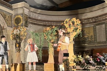 Mary & Dickon in full song